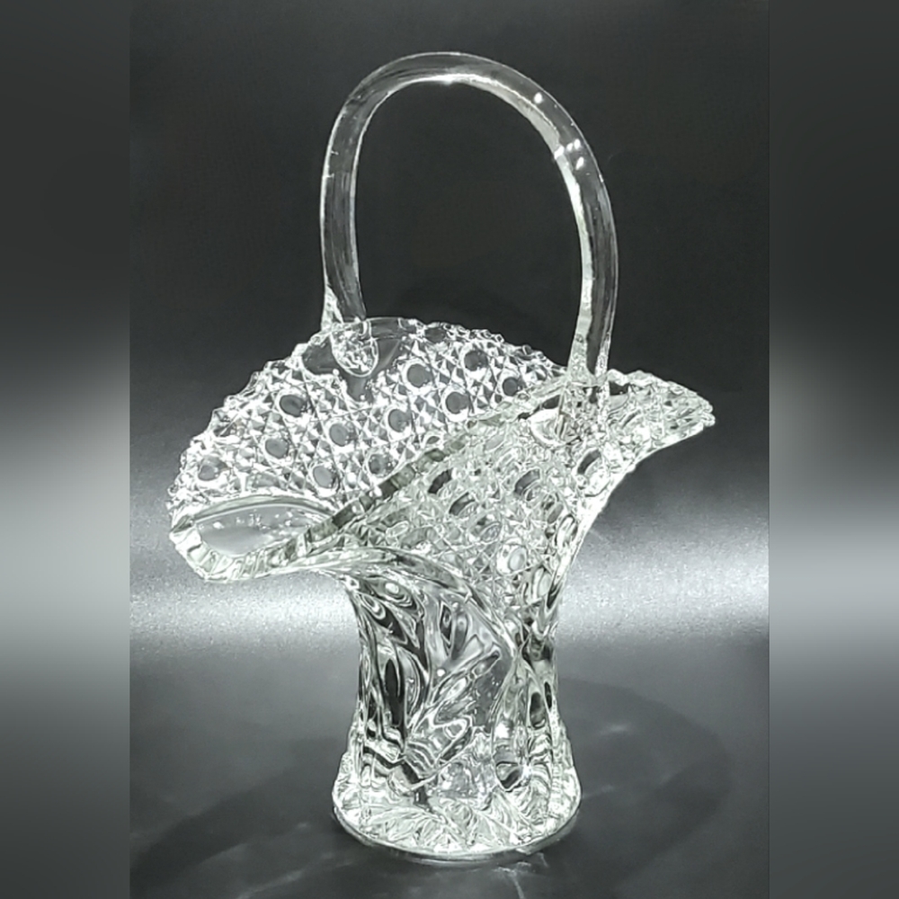 L.E. Smith Crystal "Innovation Clear" 12" Clear Button & Star Basket 4lbs 5oz